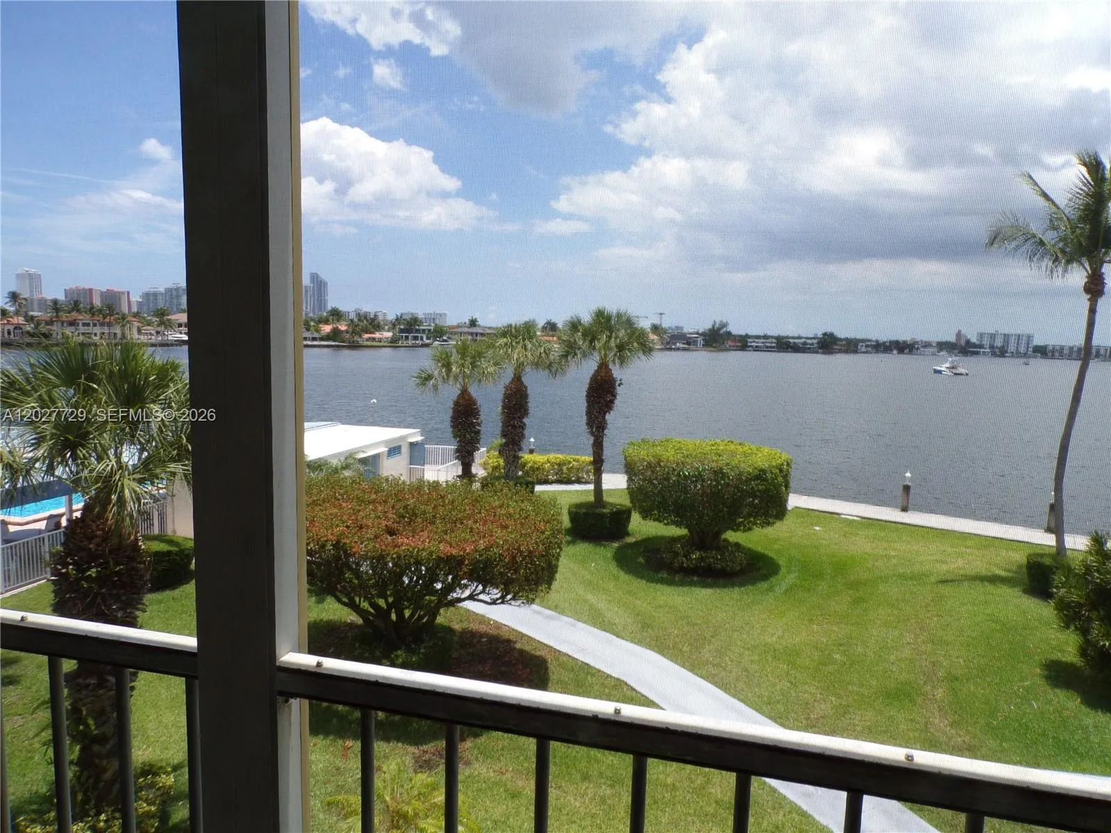 3010 Marcos Dr # R314, Aventura FL 33160