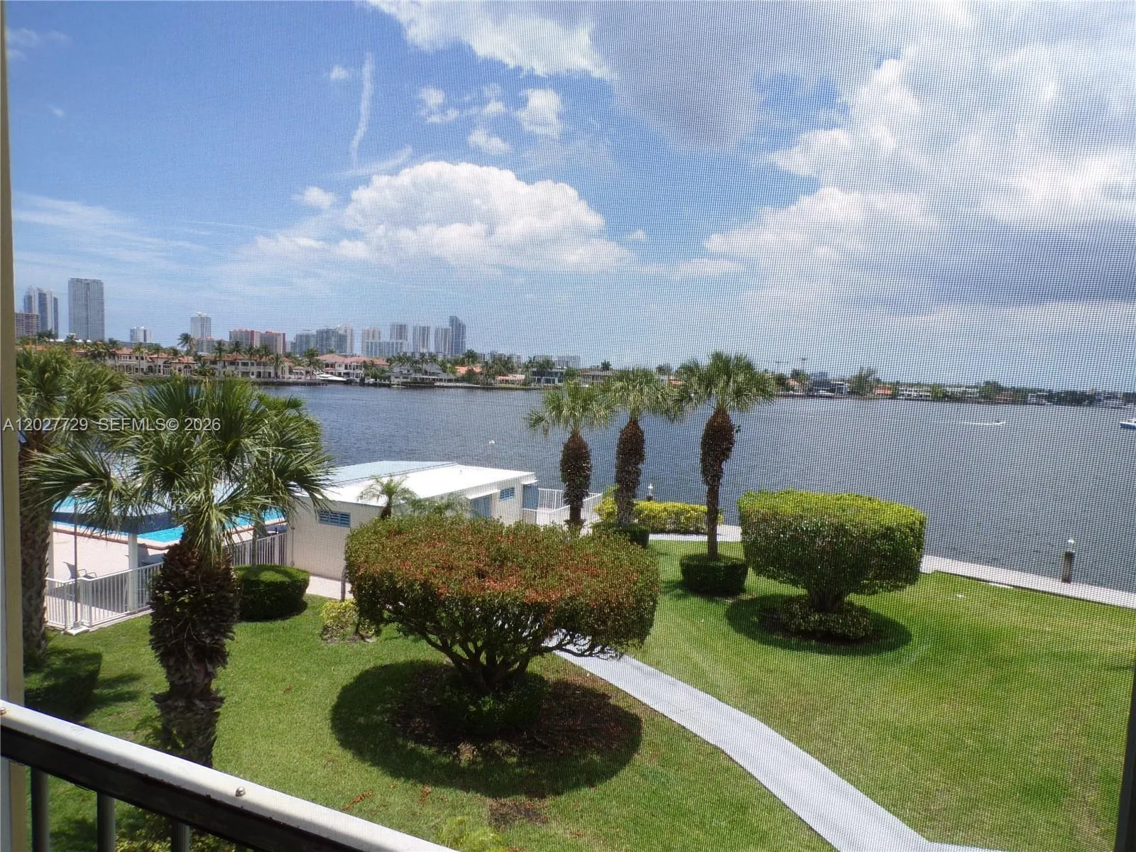 3010 Marcos Dr # R314, Aventura FL 33160