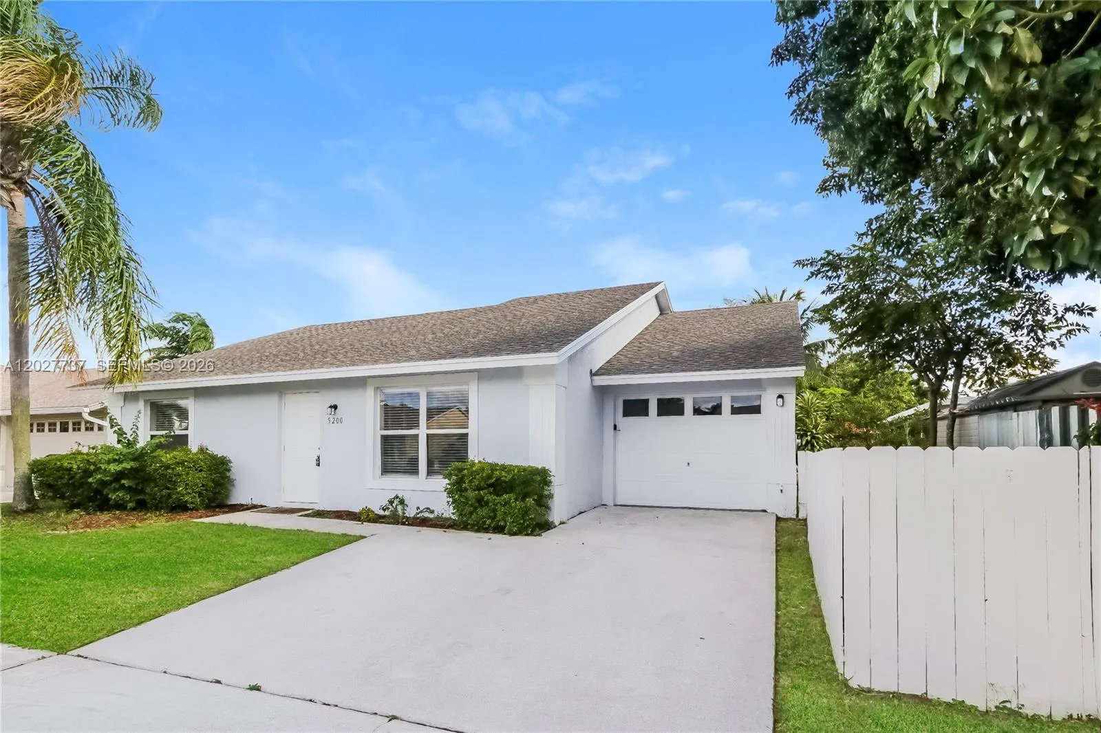 5200 Blueberry Hill Ave, Lake Worth FL 33463