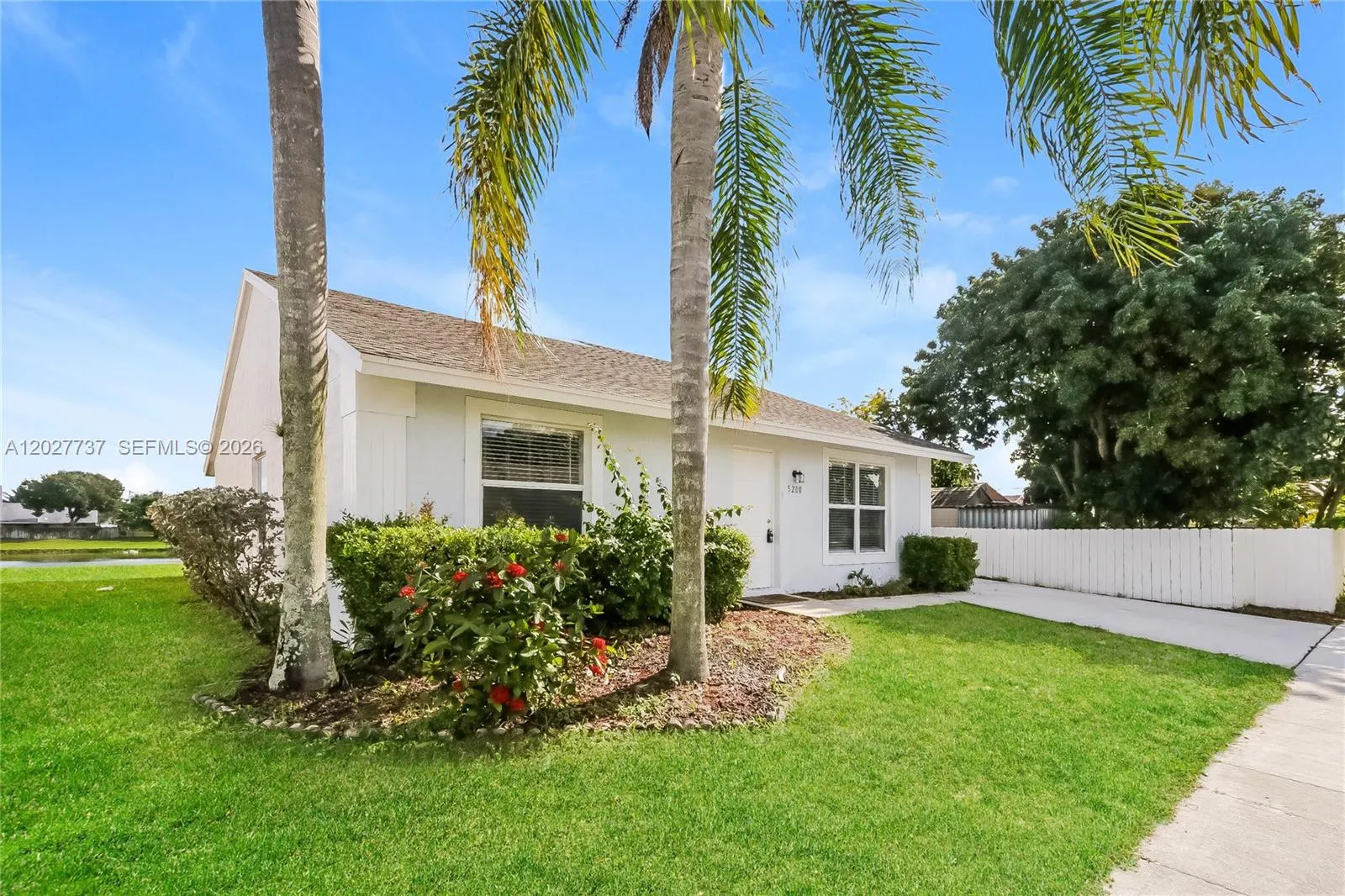 5200 Blueberry Hill Ave, Lake Worth FL 33463