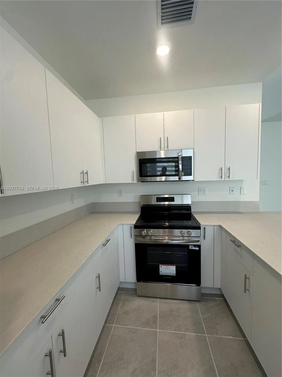 643 SE 15th St, Homestead FL 33034