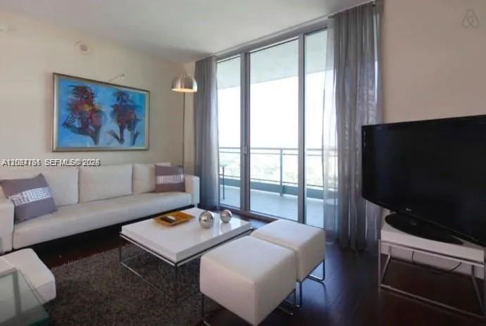 90 SW 3rd St # 3807, Miami FL 33130