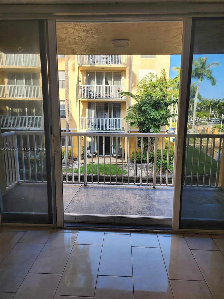 1450 SE 3rd Ave # 208, Dania Beach FL 33004