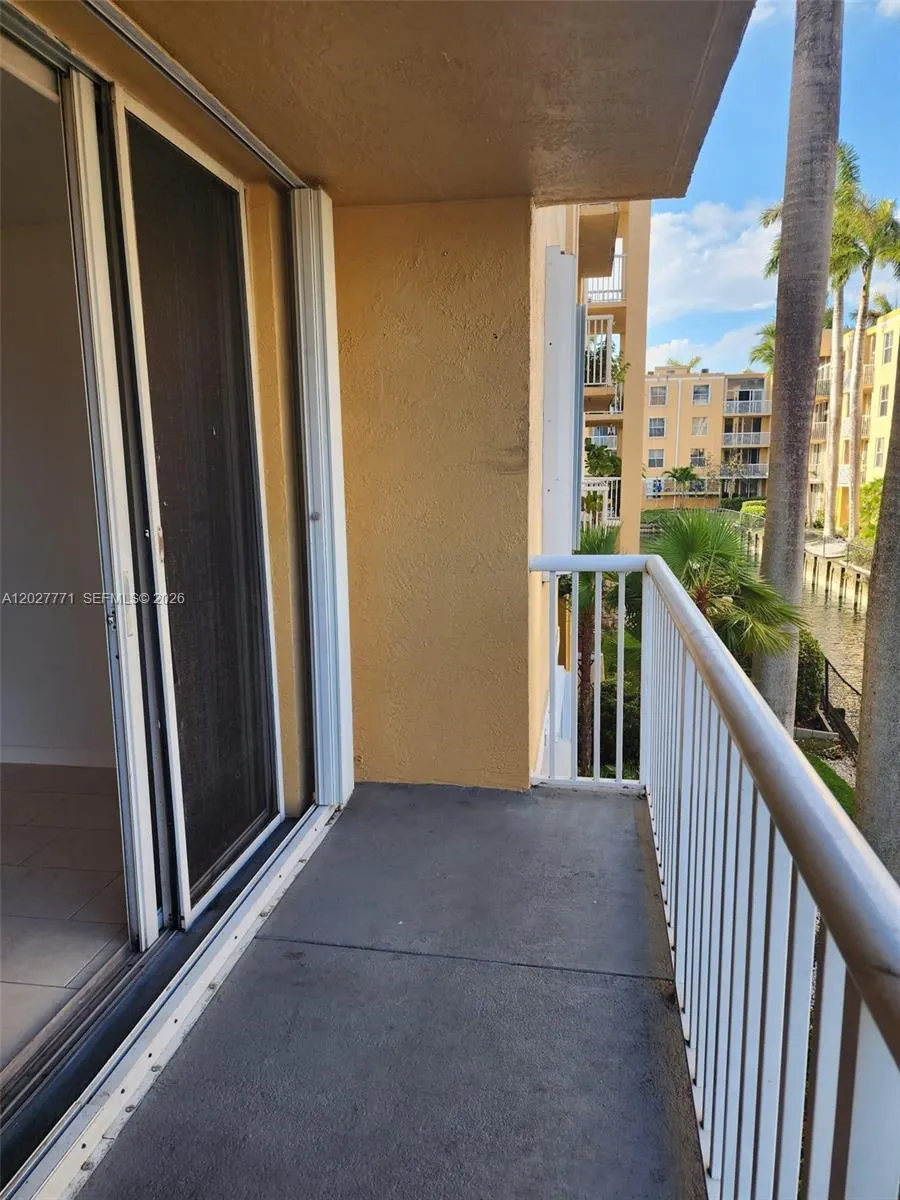 1450 SE 3rd Ave # 208, Dania Beach FL 33004