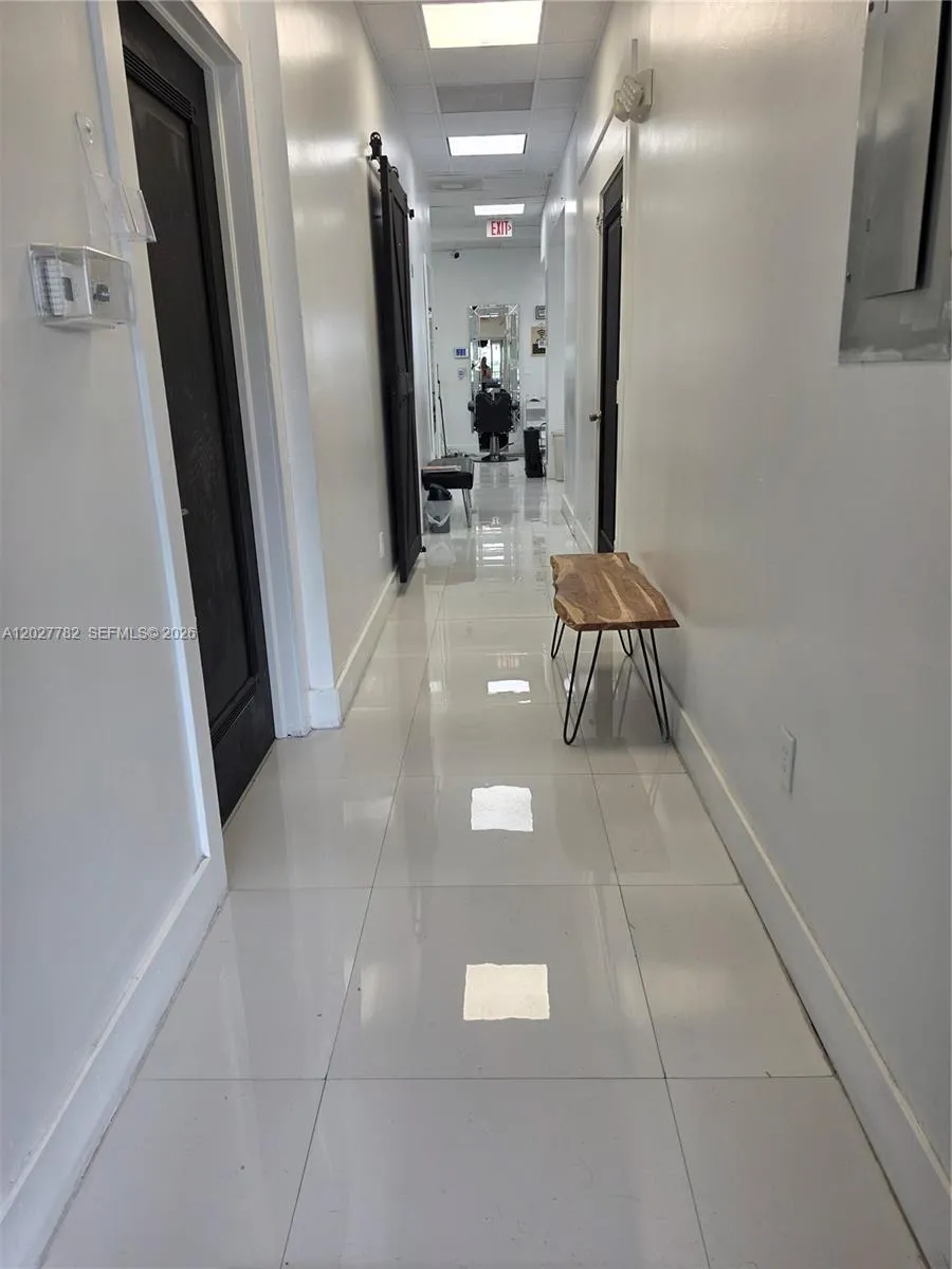 2475 NW 95th Ave, Doral FL 33172