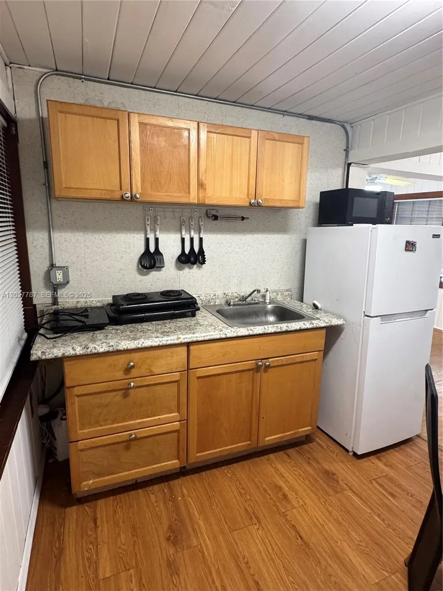 3271 (REAR Studio) NW 15th St, Miami FL 33125