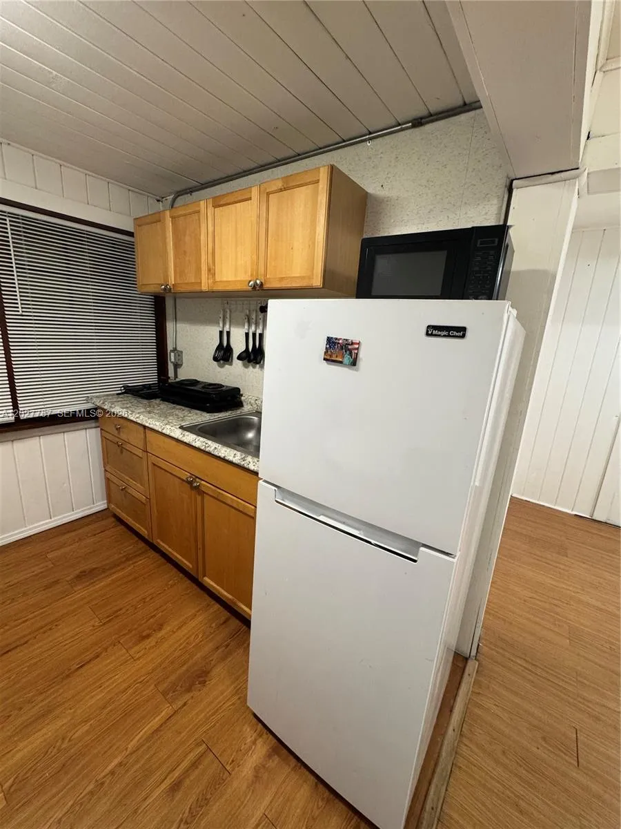 3271 (REAR Studio) NW 15th St, Miami FL 33125