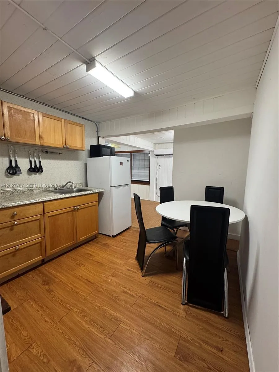 3271 (REAR Studio) NW 15th St, Miami FL 33125