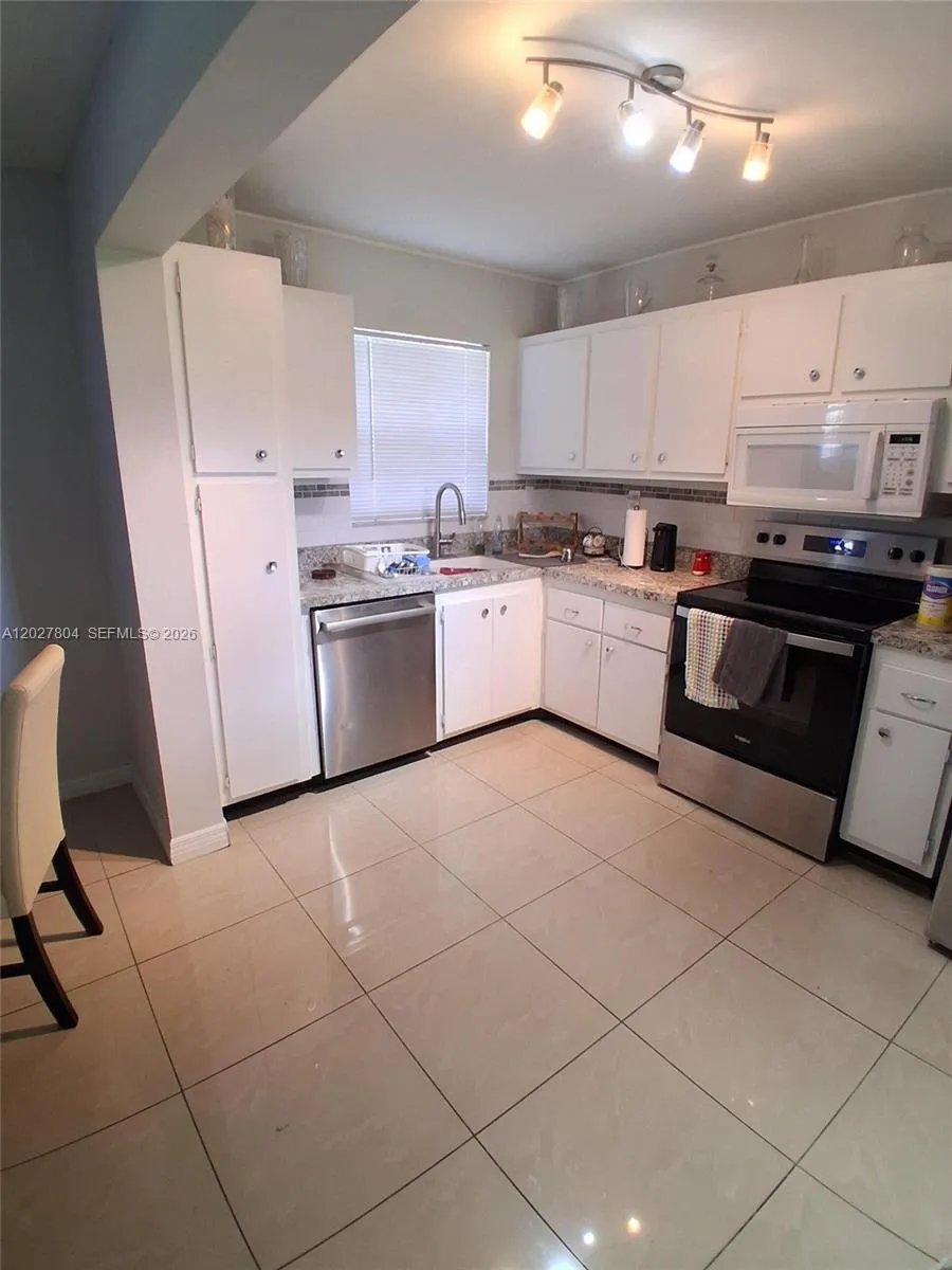 490 SE 19th Ave # 107, Pompano Beach FL 33060