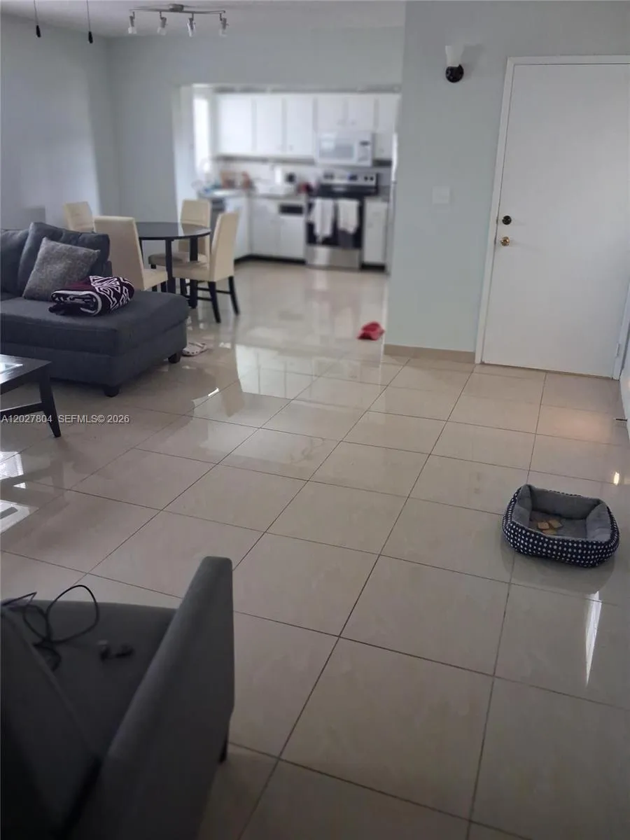 490 SE 19th Ave # 107, Pompano Beach FL 33060