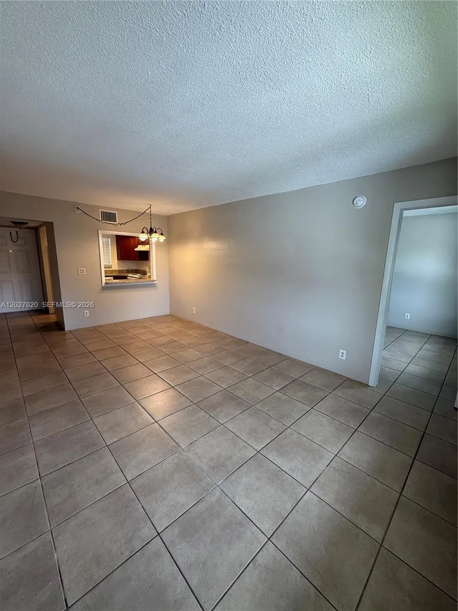 6841 Pembroke Rd # 5, Pembroke Pines FL 33023