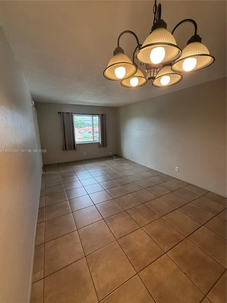 6841 Pembroke Rd # 5, Pembroke Pines FL 33023