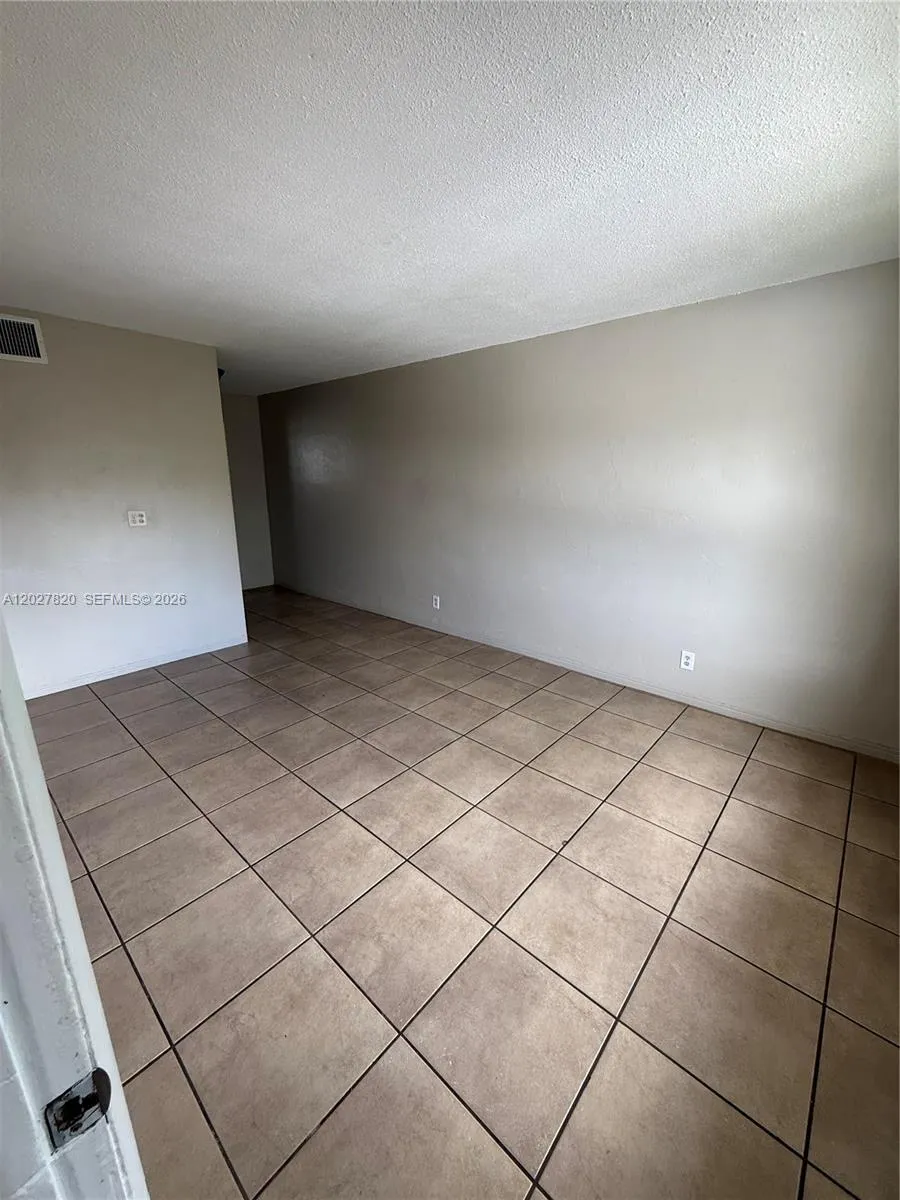 6841 Pembroke Rd # 5, Pembroke Pines FL 33023