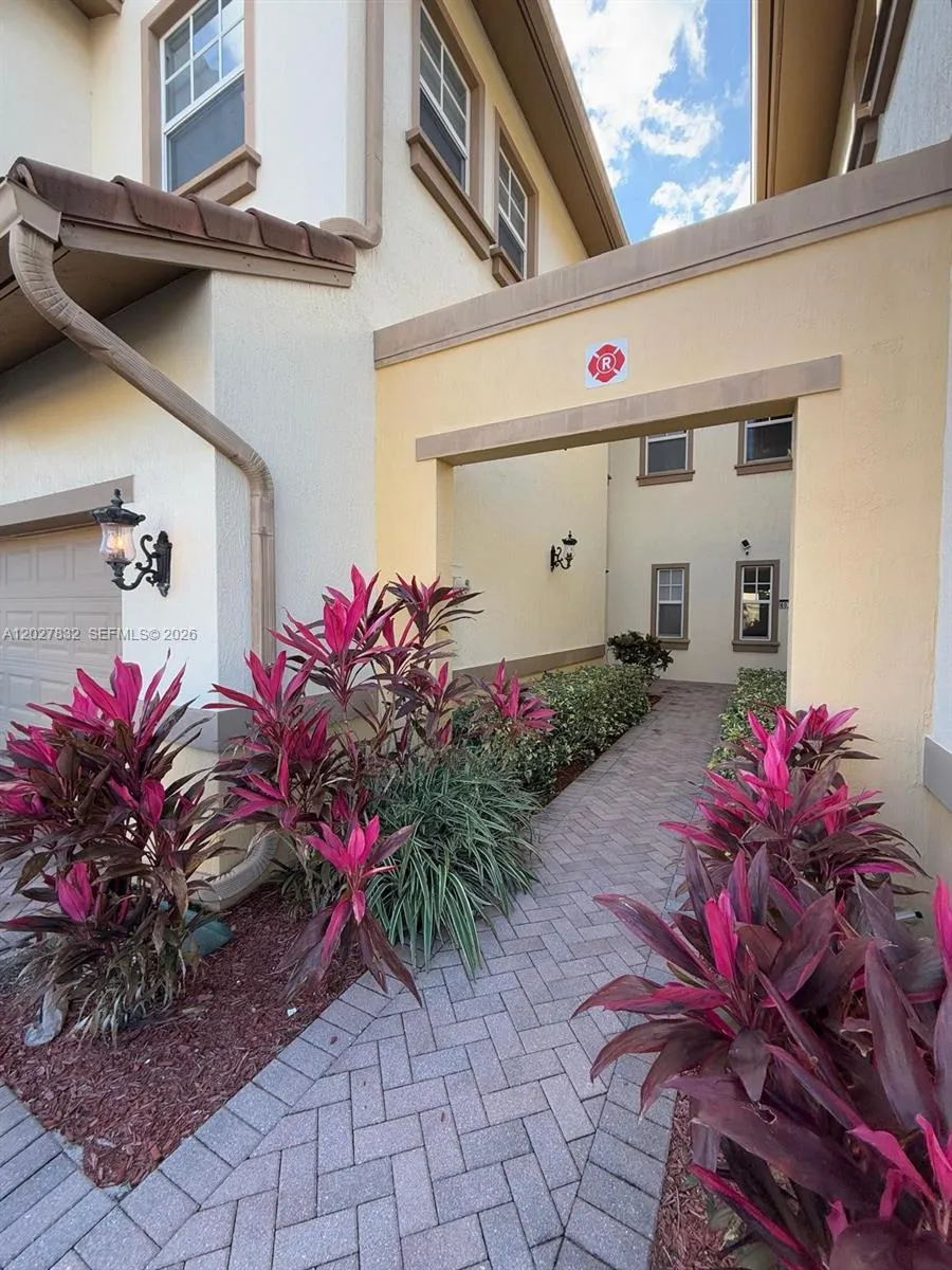 6024 NW 118th Dr, Coral Springs FL 33076