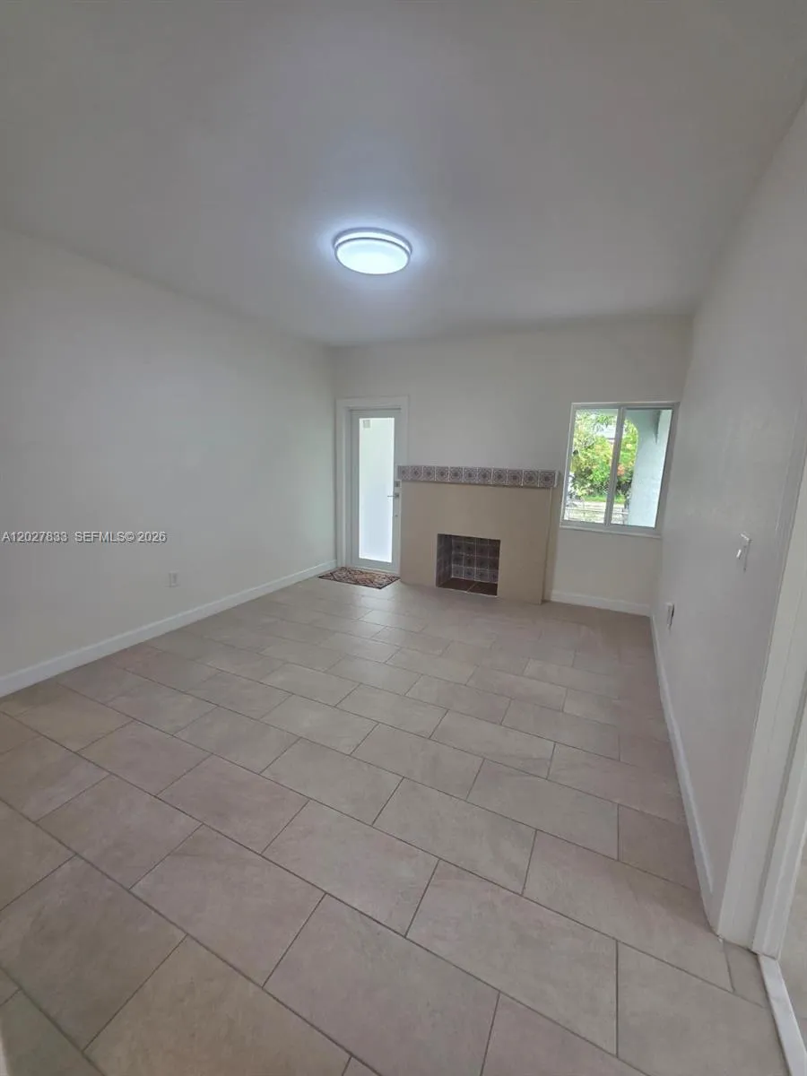 1139 NW 37th St, Miami FL 33127