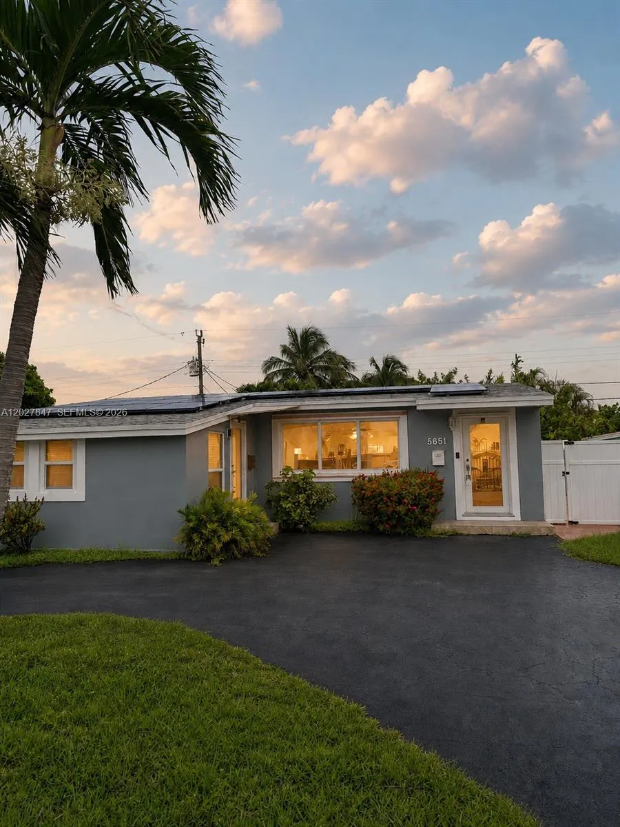 5651 NE 9th Ave, Oakland Park FL 33334