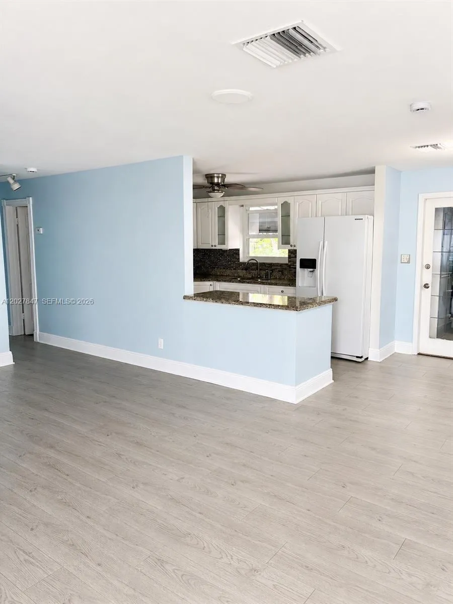 5651 NE 9th Ave, Oakland Park FL 33334