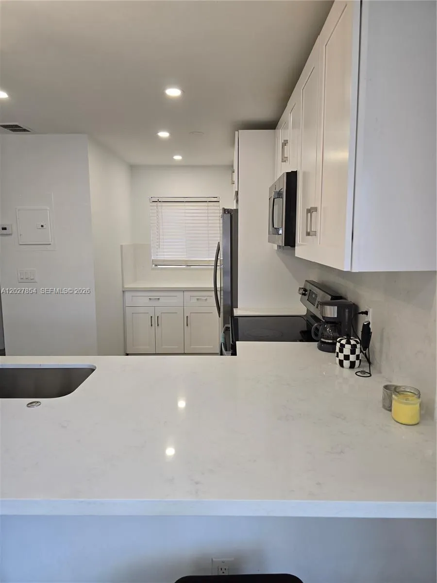 2514 Taylor St # 10, Hollywood FL 33020