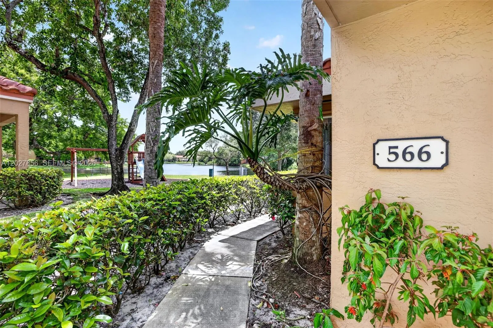 566 N University Dr, Plantation FL 33324