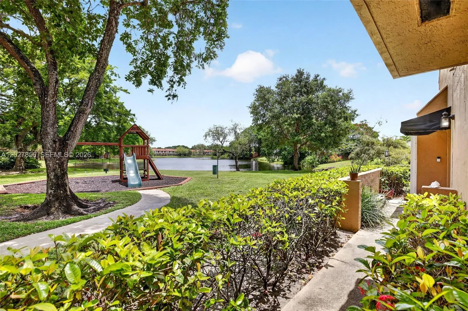 566 N University Dr, Plantation FL 33324