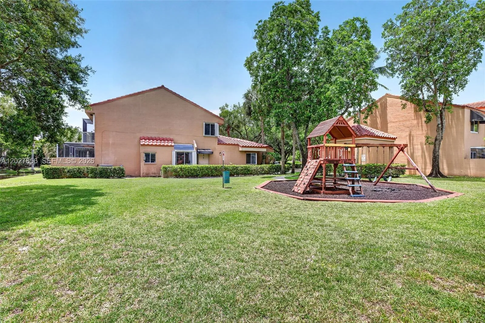 566 N University Dr, Plantation FL 33324