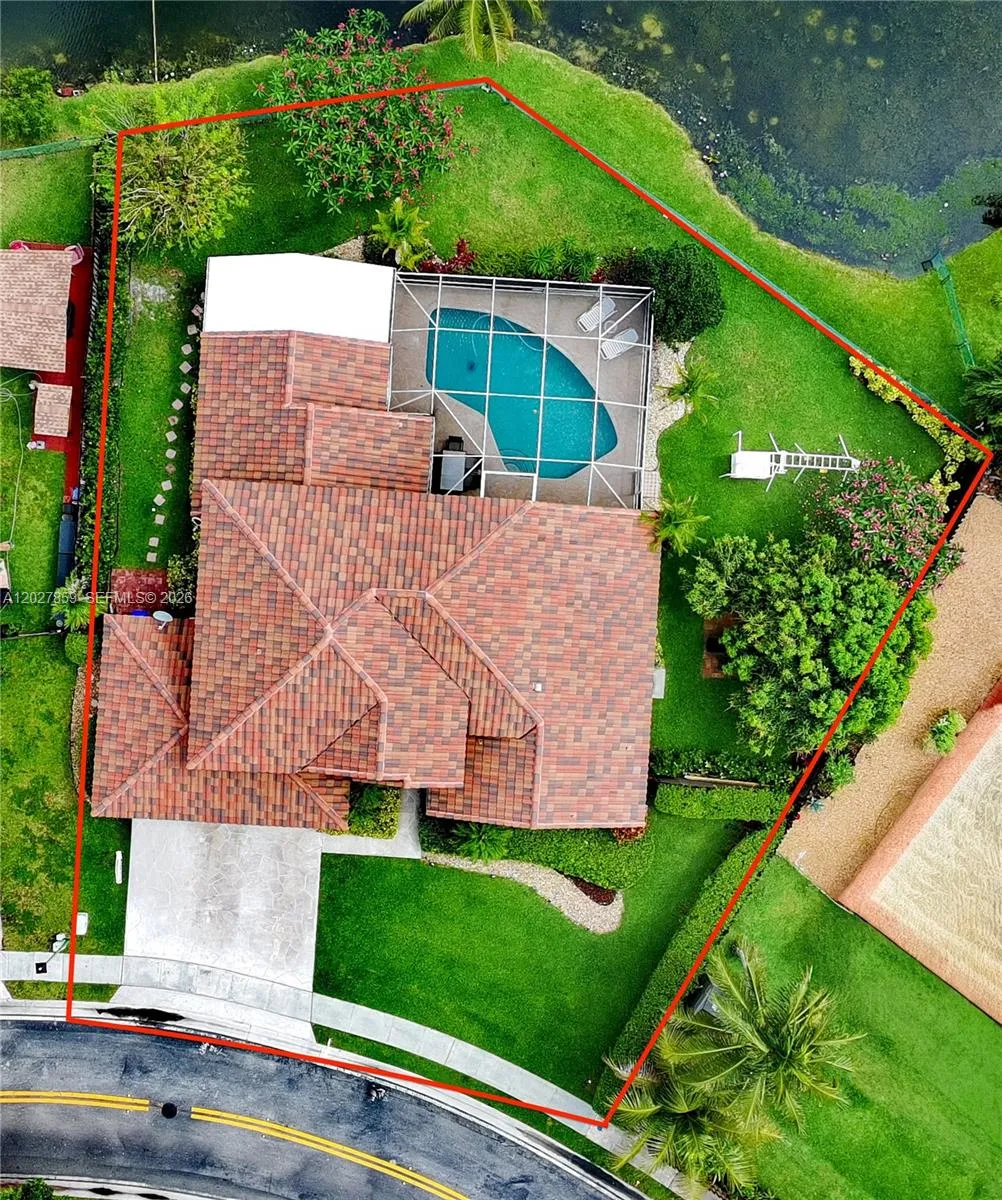 10237 SW 12th St, Pembroke Pines FL 33025