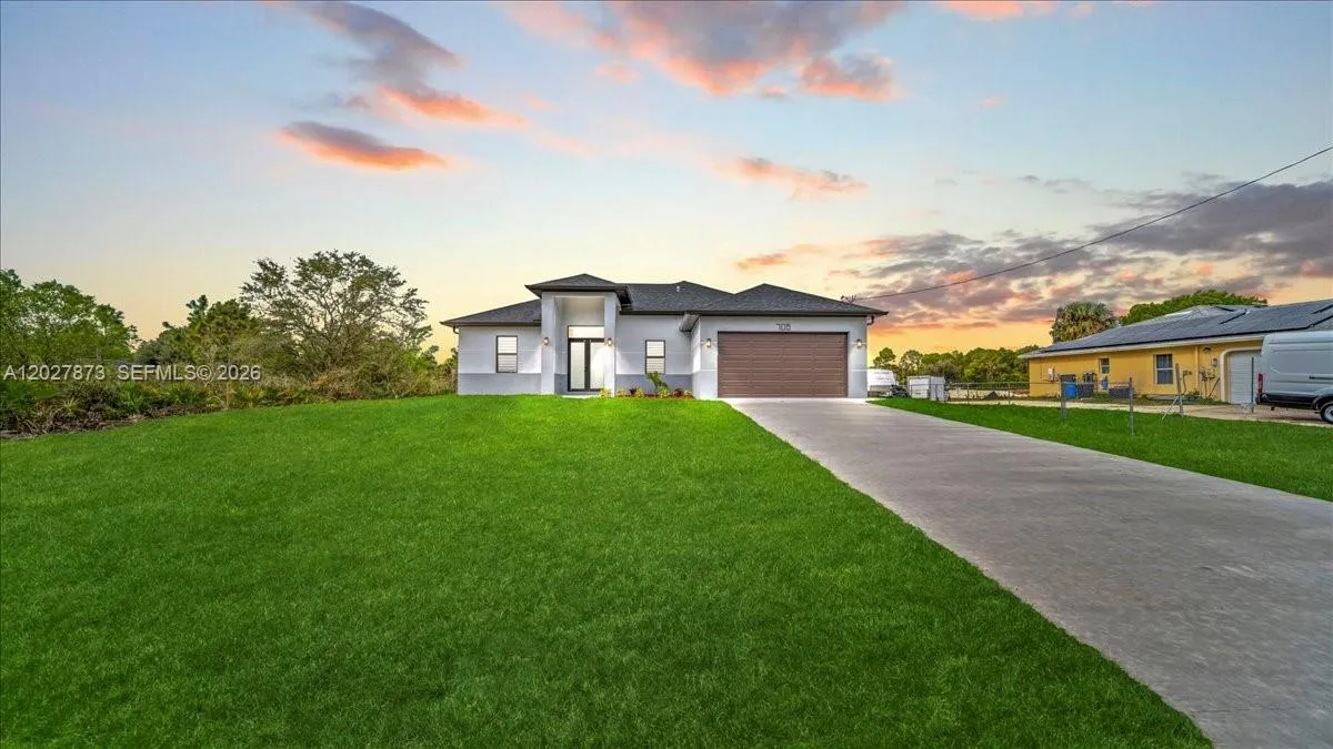 705 8th Ave, Lehigh Acres FL 33972