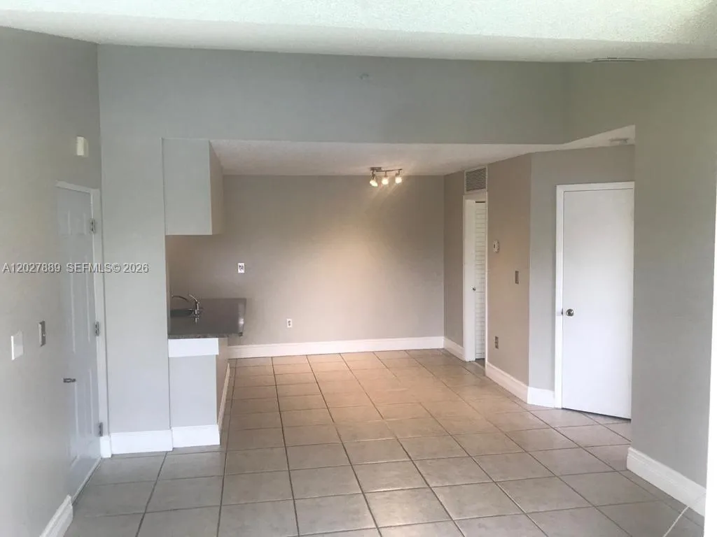 6740 NW 175th Ln # 20, Hialeah FL 33015