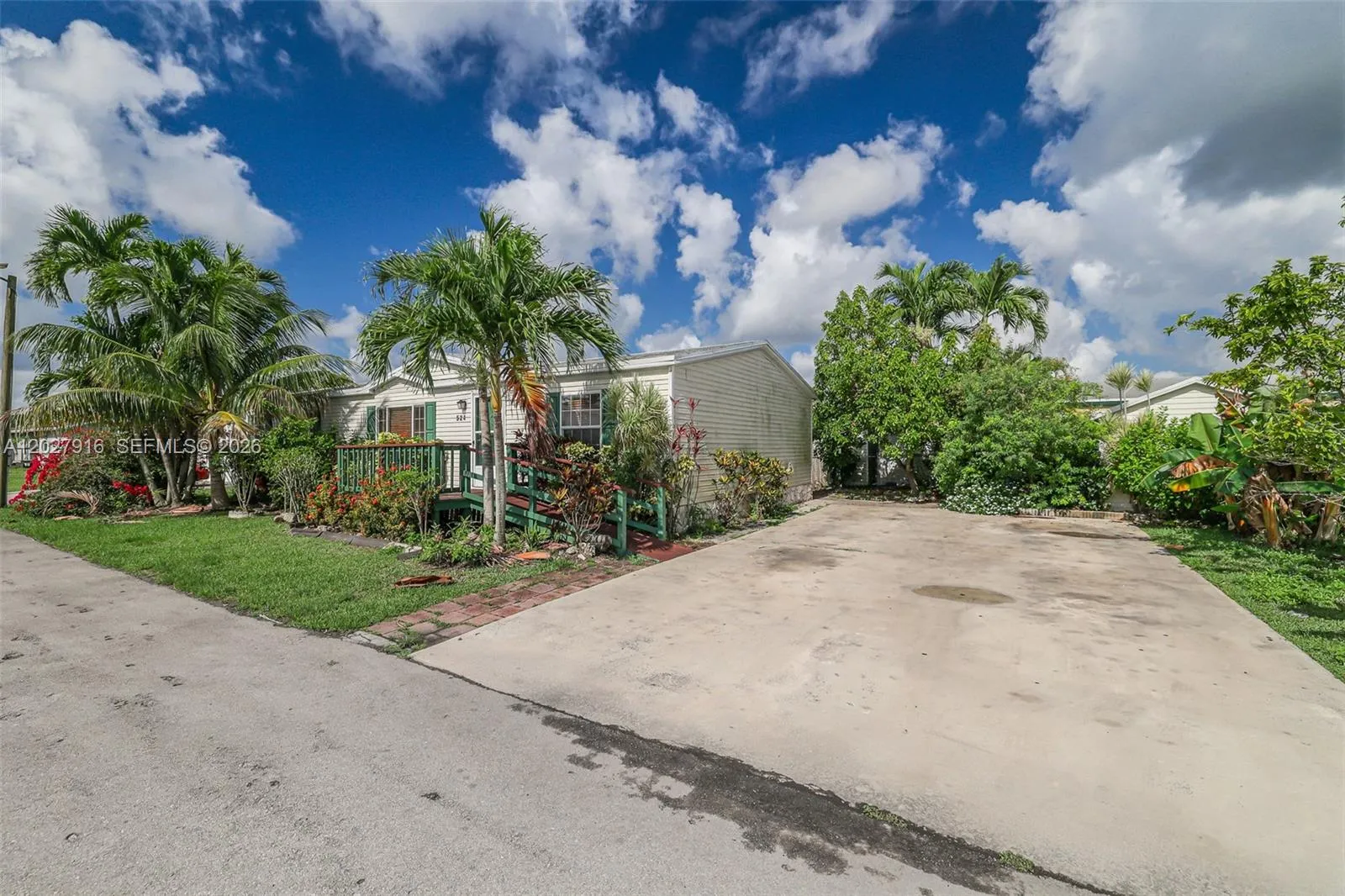 19800 SW 180 avenue #524, Miami FL 33187