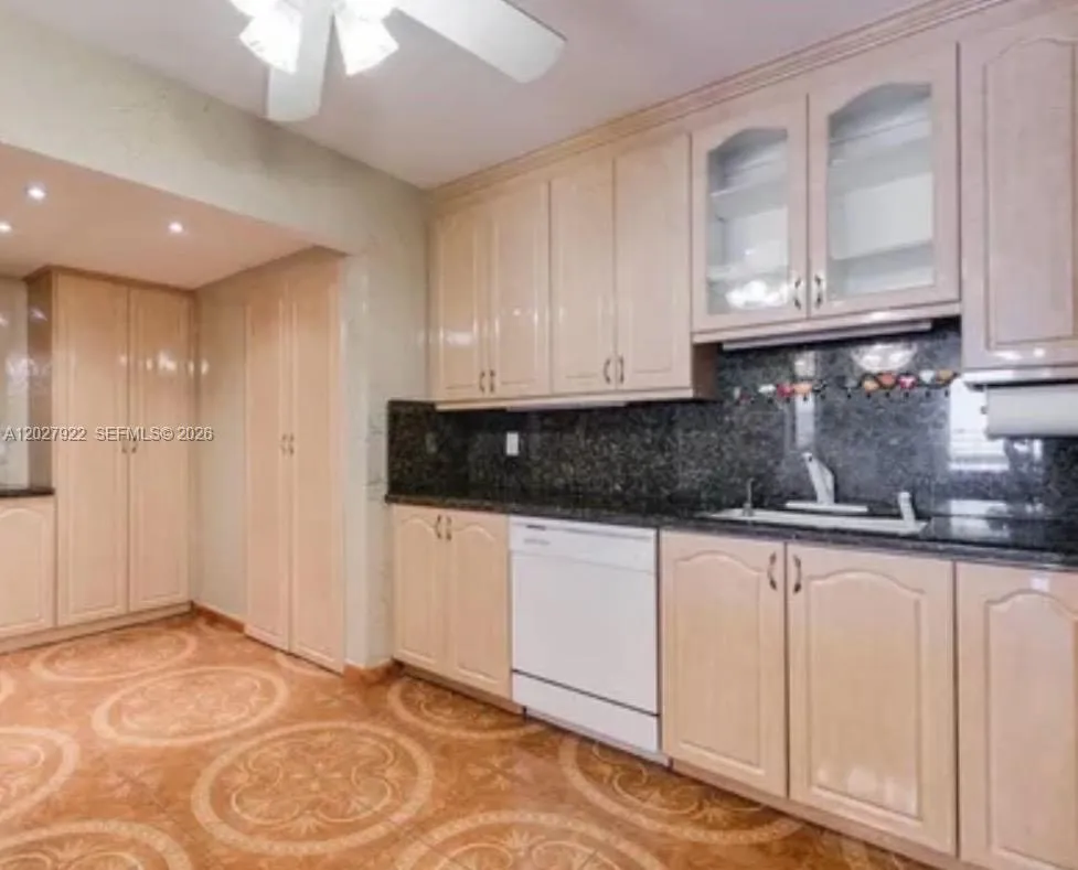 2500 Parkview Dr # 1712, Hallandale Beach FL 33009