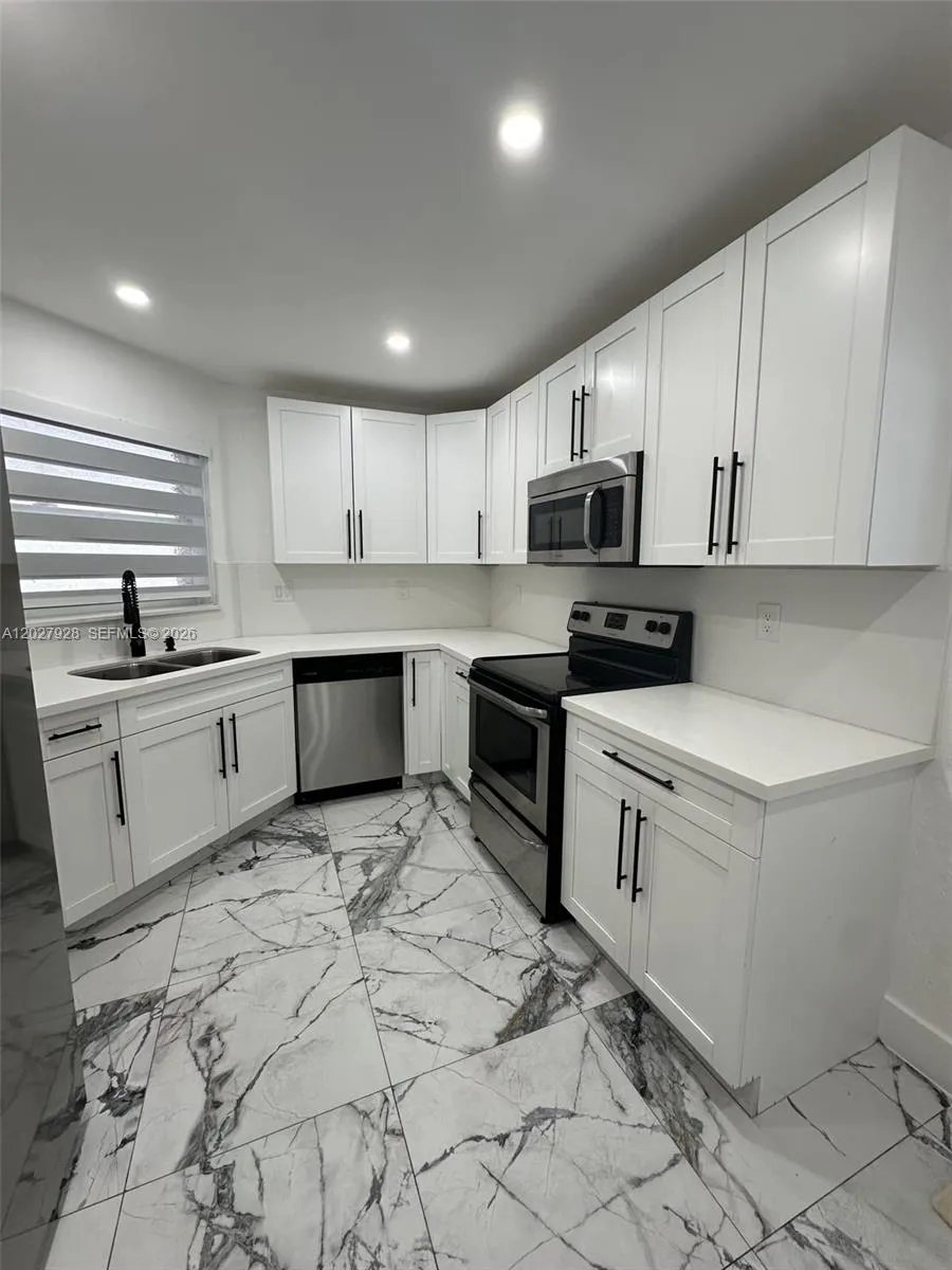 680 NW 124th Pl, Miami FL 33182