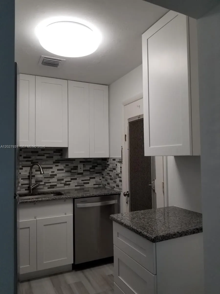 2990 NE 16th Ave # 105, Oakland Park FL 33334