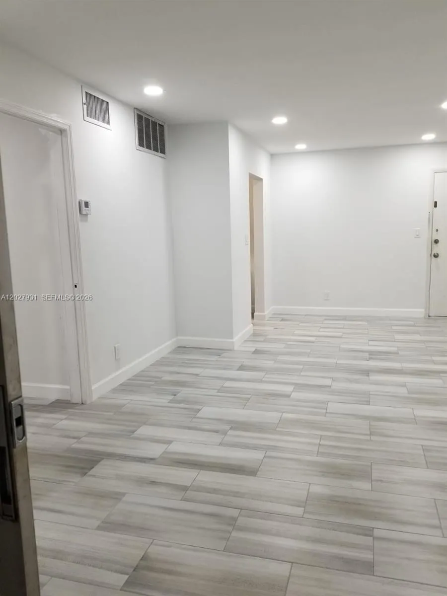 2990 NE 16th Ave # 105, Oakland Park FL 33334