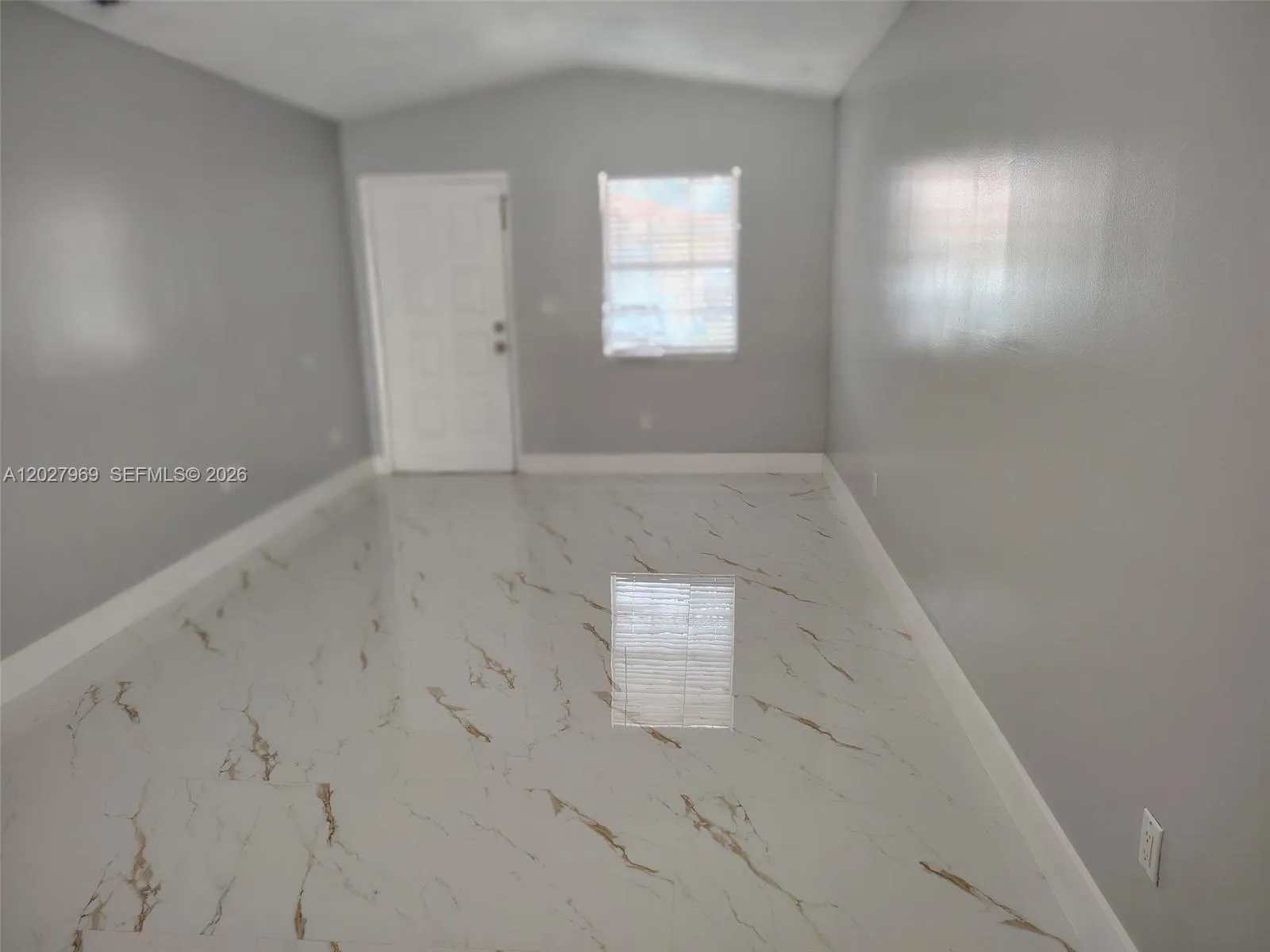 2250 W 74th Pl # 8C, Hialeah FL 33016