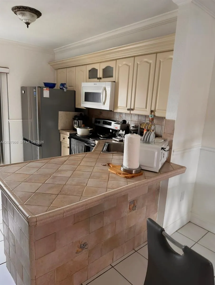 5420 W 21st Ct # 411, Hialeah FL 33016