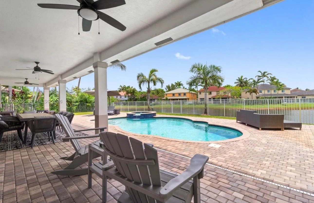 1088 Skylark Dr, Weston FL 33327
