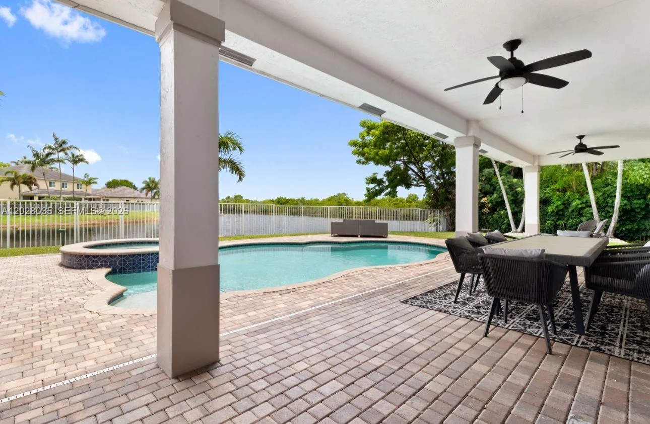 1088 Skylark Dr, Weston FL 33327