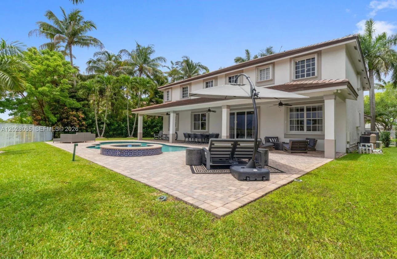 1088 Skylark Dr, Weston FL 33327