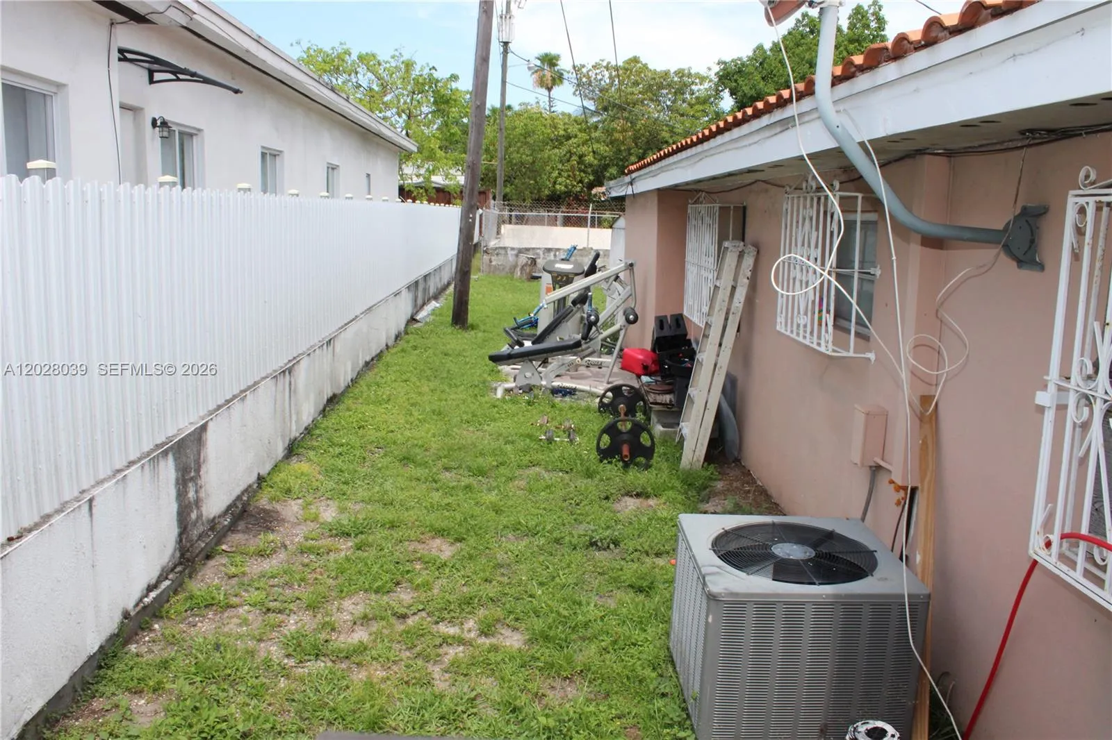 1040 NW 23rd Ct, Miami FL 33125