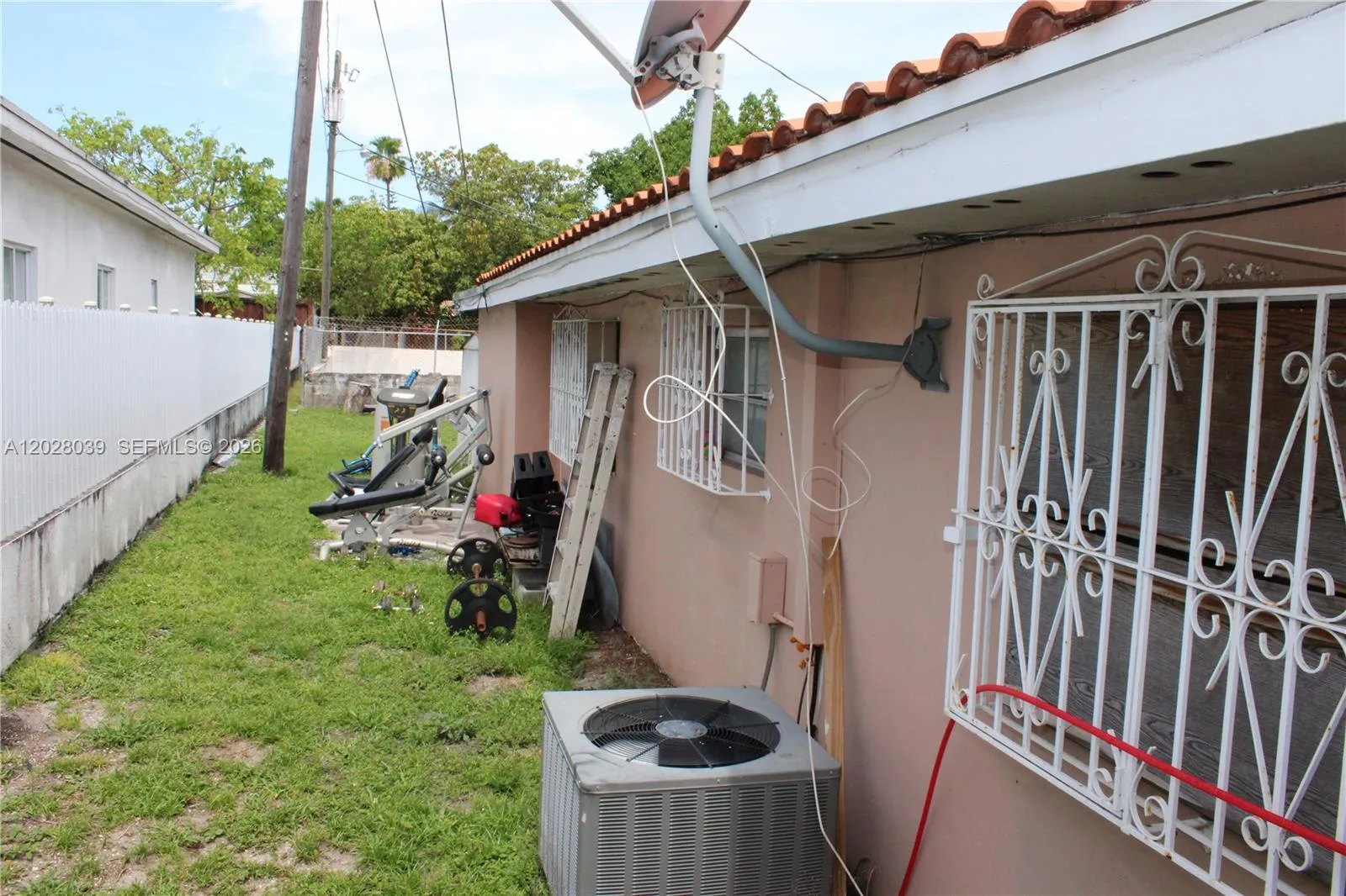1040 NW 23rd Ct, Miami FL 33125