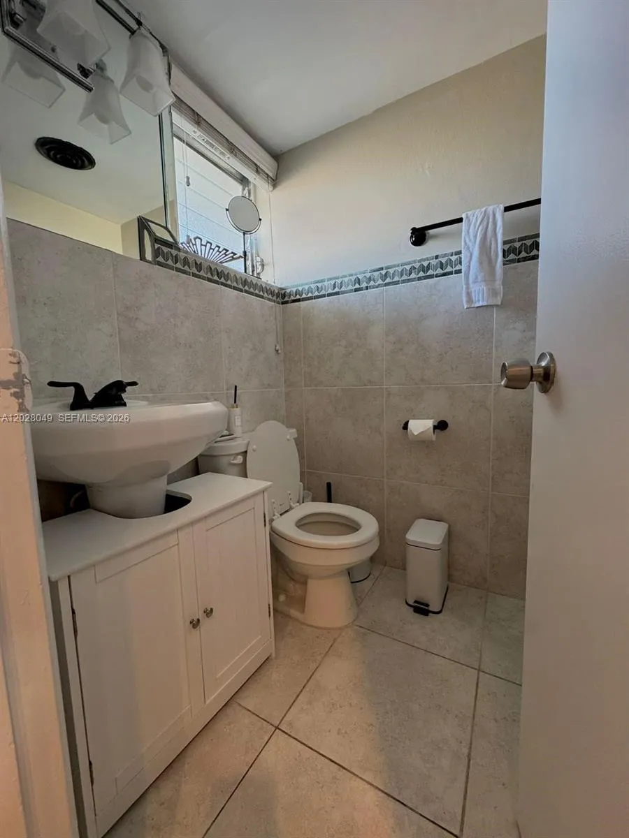1530 NE 191st St # 241, Miami FL 33179