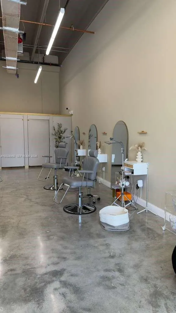 10890 NW 17th St, Sweetwater FL 33172