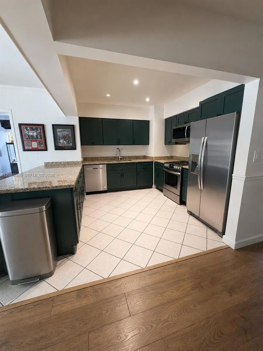 11 Redwood Cir, Plantation FL 33317