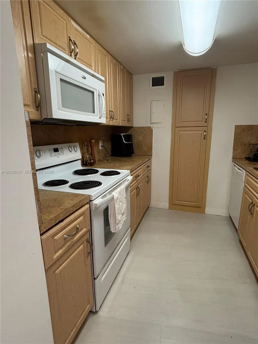 900 Bay Dr # 811, Miami Beach FL 33141