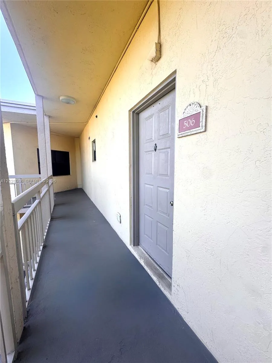 8290 Lake Dr # 506, Doral FL 33166