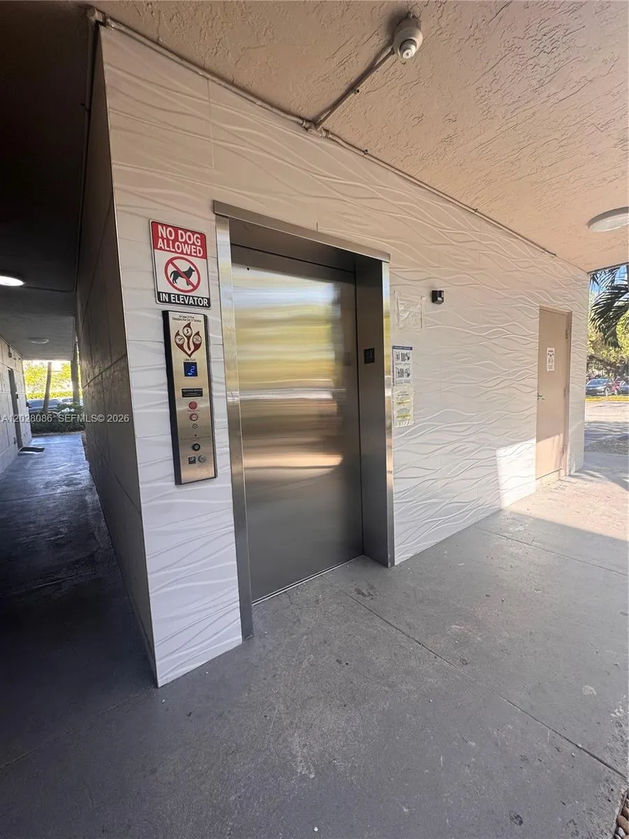8290 Lake Dr # 506, Doral FL 33166