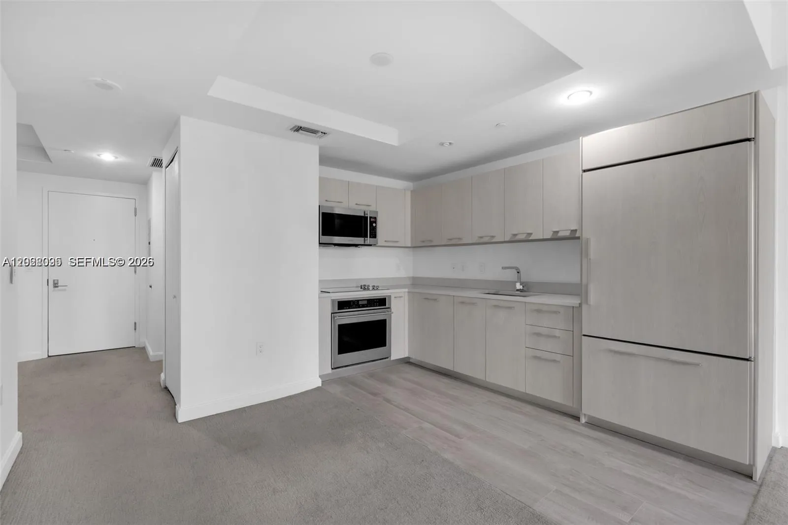 45 SW 9th St # 2204, Miami FL 33130