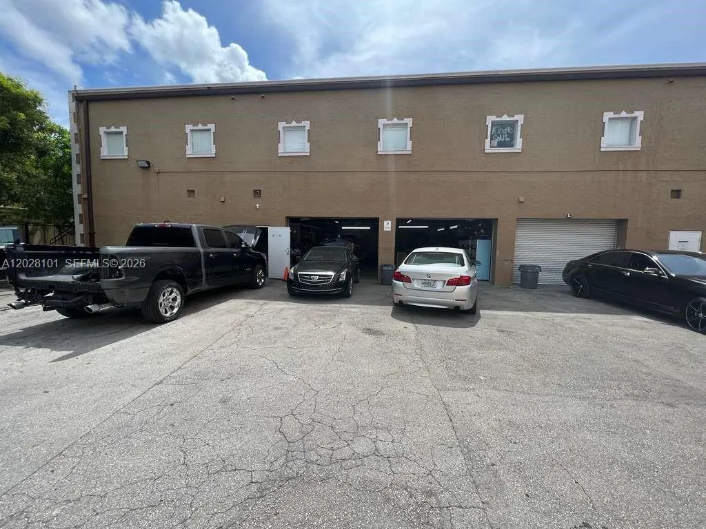 13690 SW 142nd Ave, Miami FL 33186