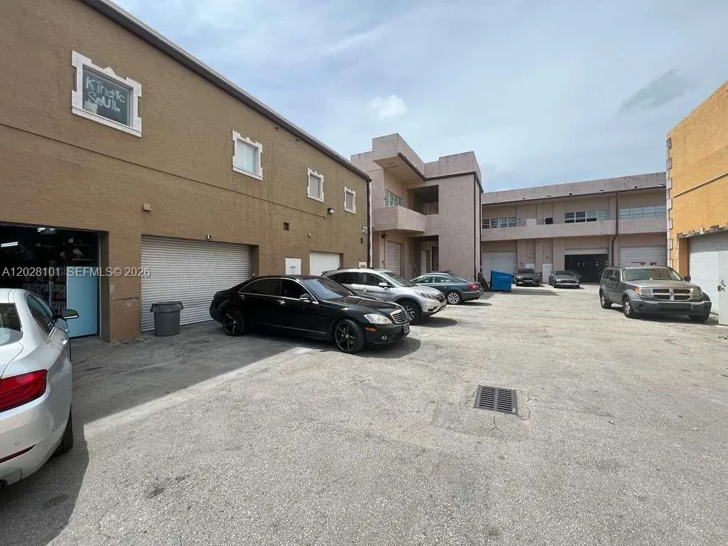 13690 SW 142nd Ave, Miami FL 33186