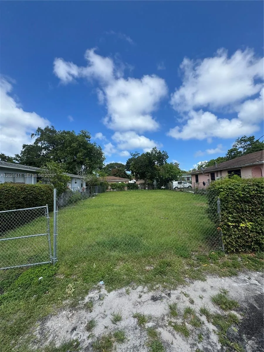 6335 NW 1st Ct, Miami FL 33150